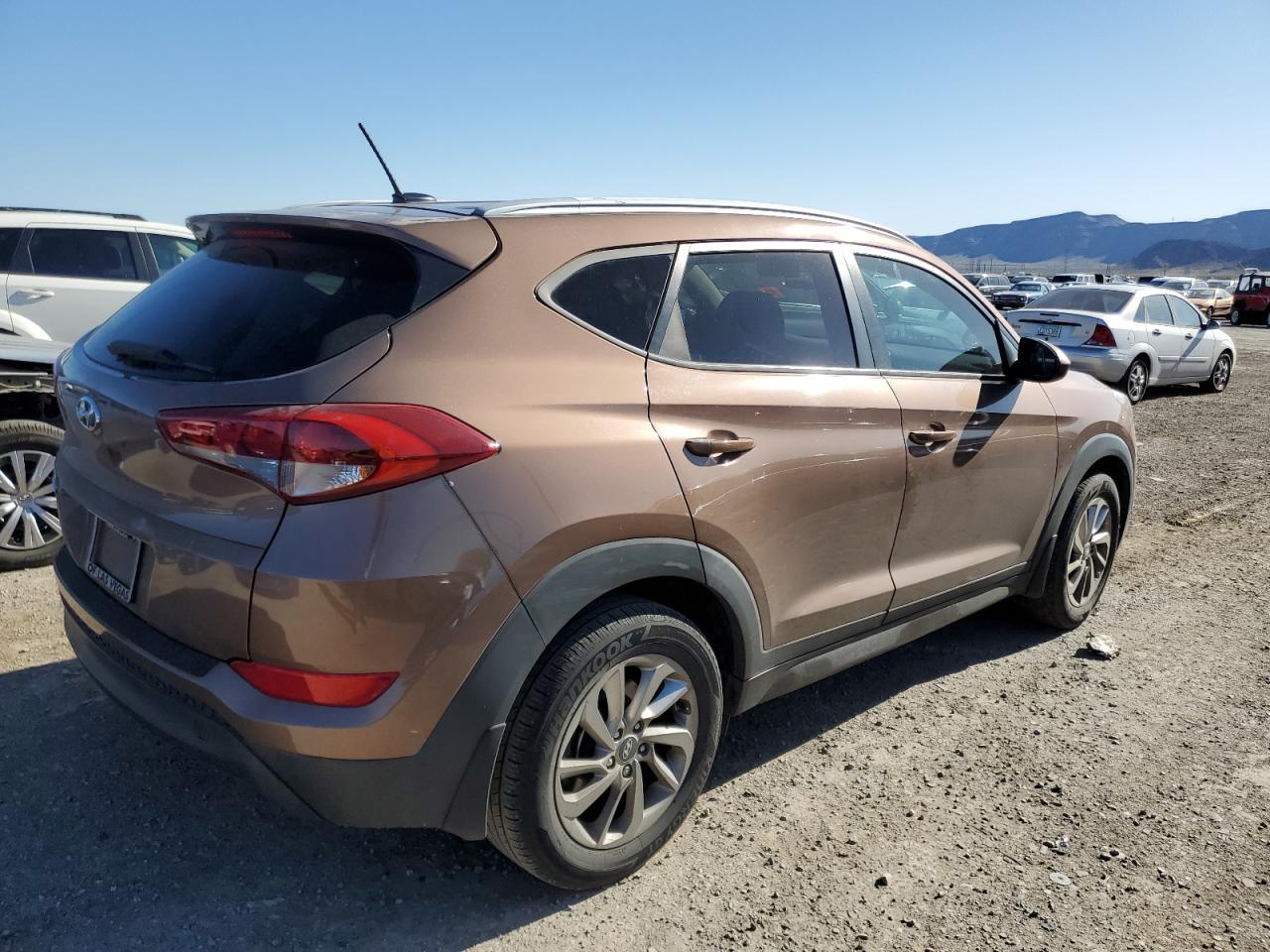 Photo 2 VIN: KM8J33A4XGU056542 - HYUNDAI TUCSON 