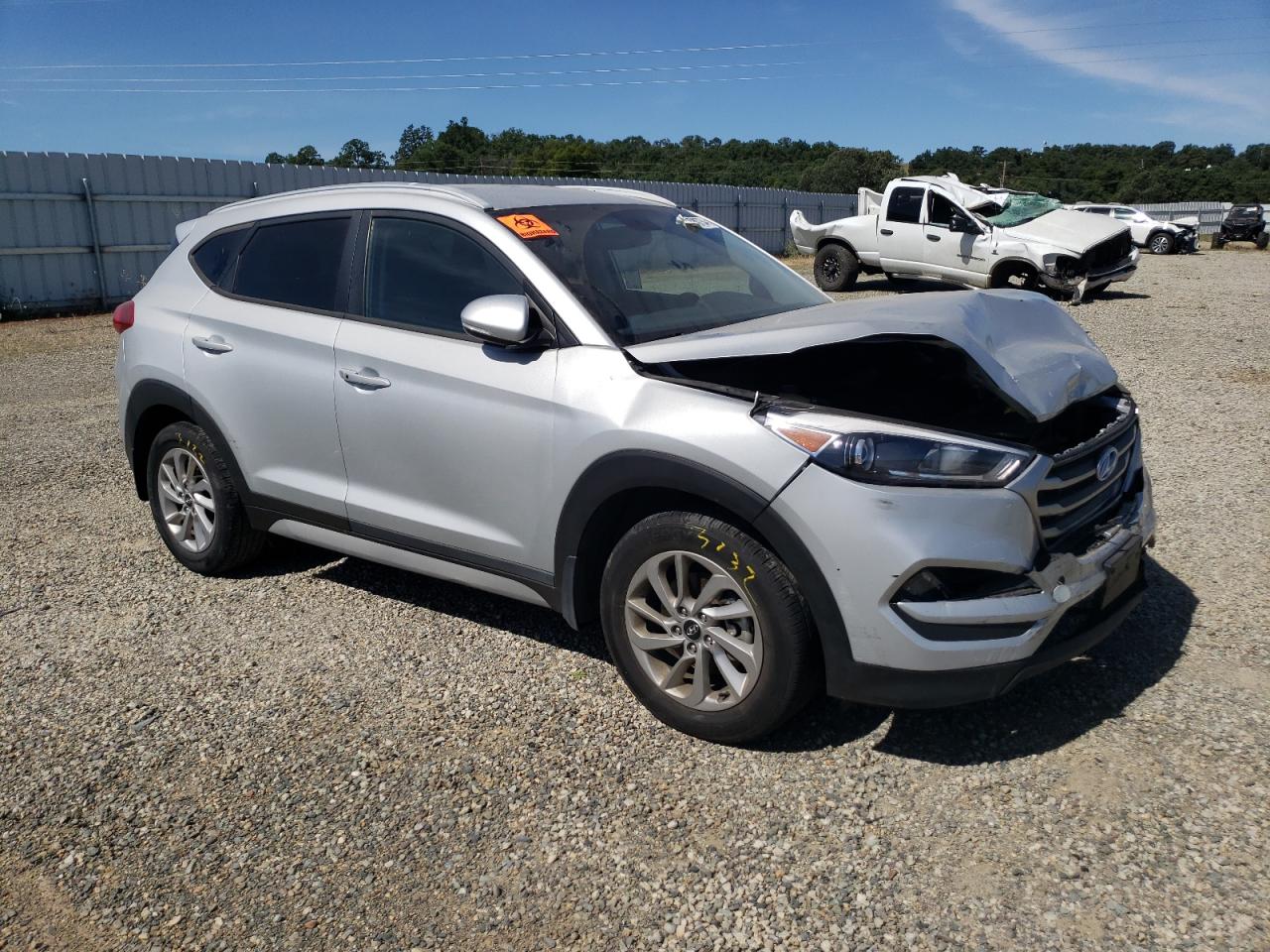 Photo 3 VIN: KM8J33A4XHU394721 - HYUNDAI TUCSON 