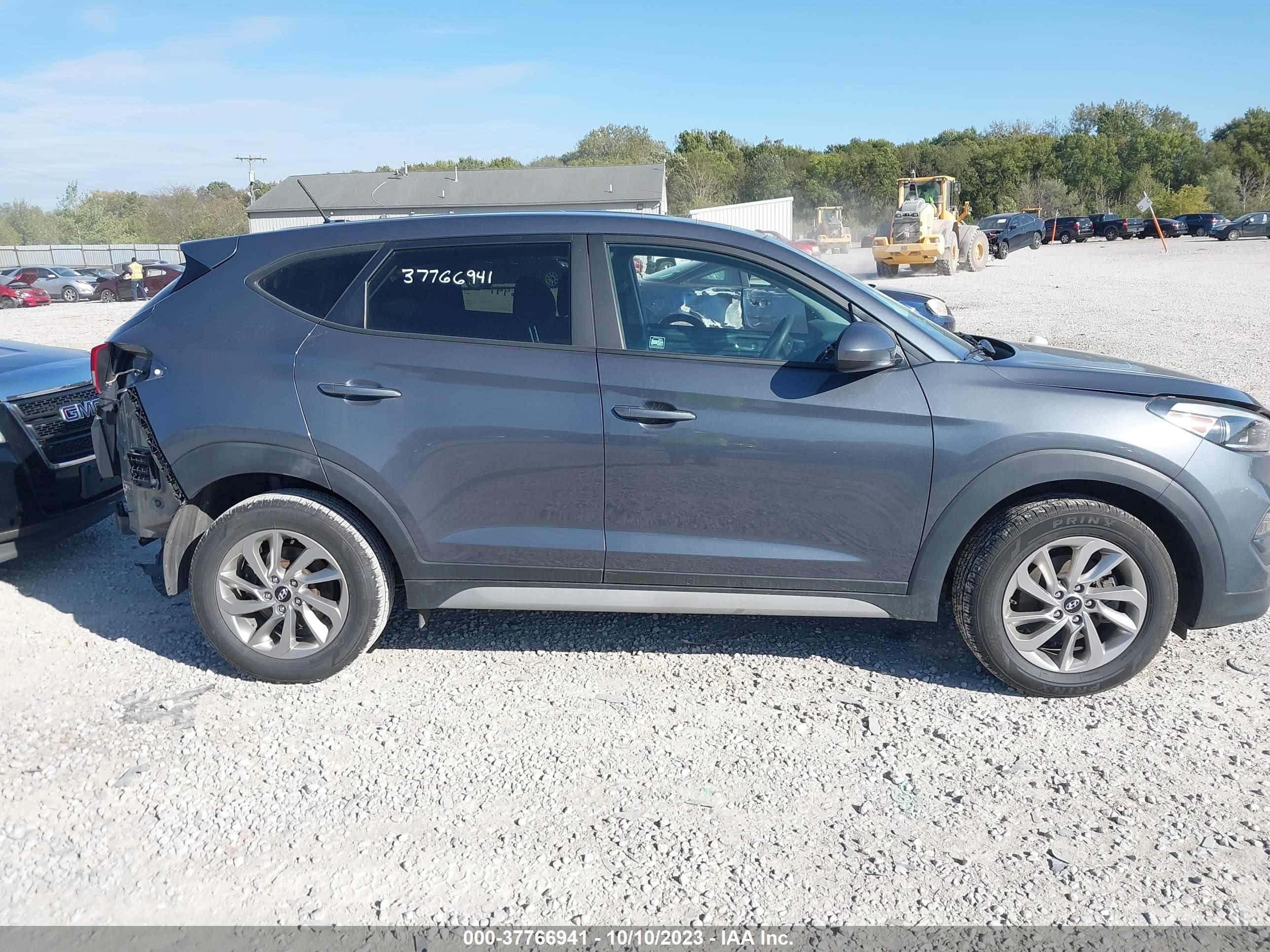 Photo 12 VIN: KM8J33A4XHU443075 - HYUNDAI TUCSON 