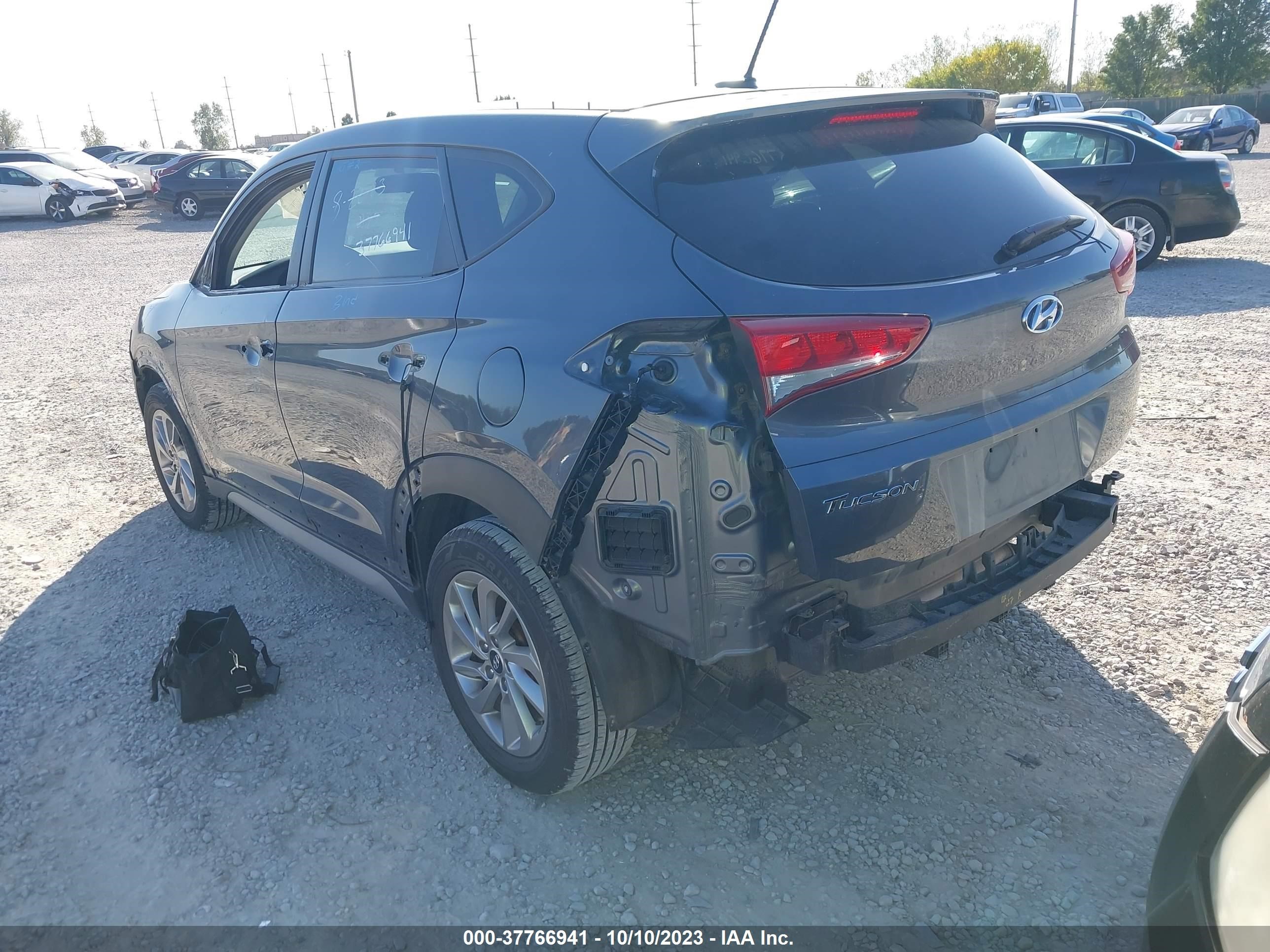 Photo 2 VIN: KM8J33A4XHU443075 - HYUNDAI TUCSON 