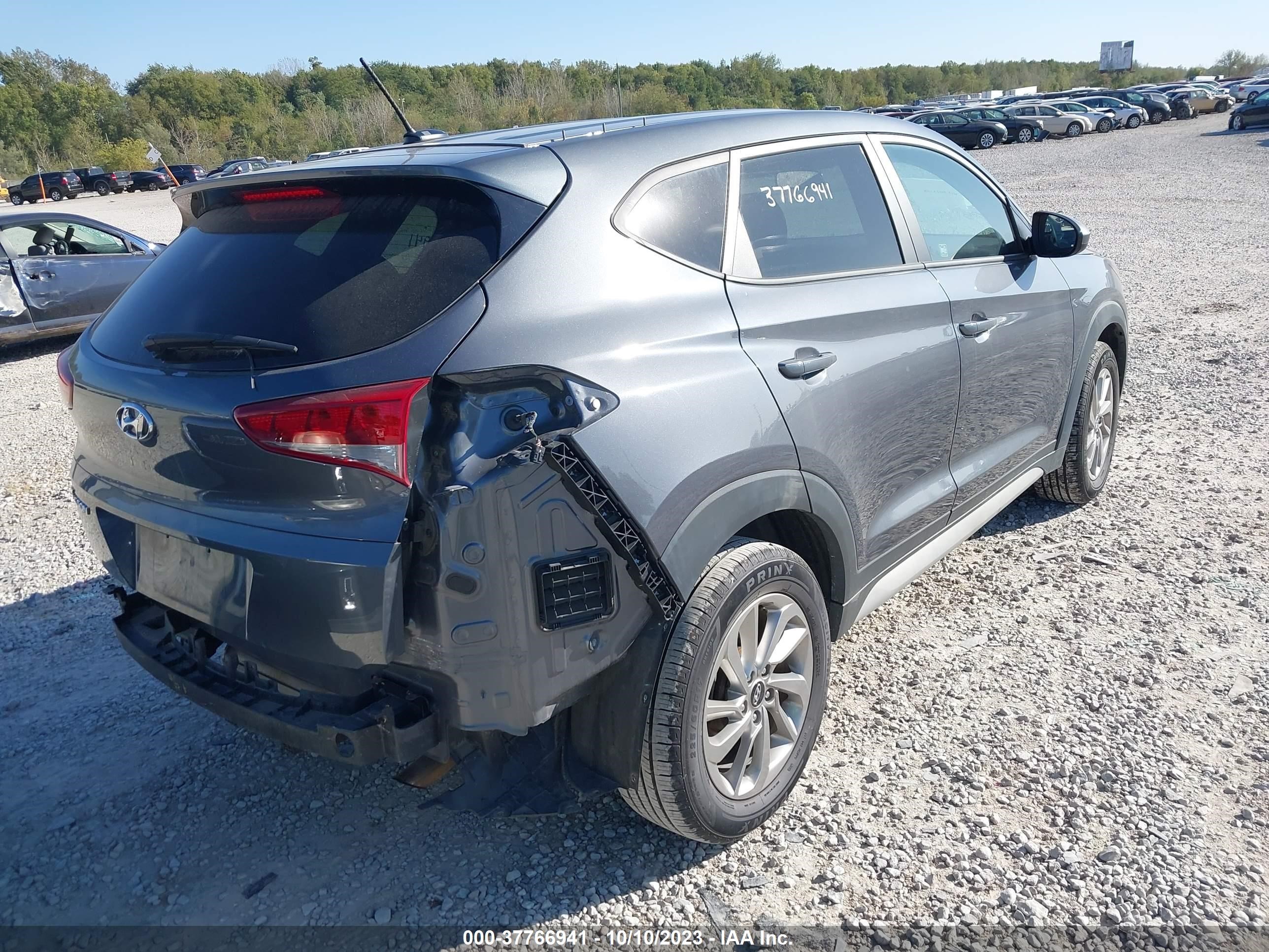 Photo 3 VIN: KM8J33A4XHU443075 - HYUNDAI TUCSON 