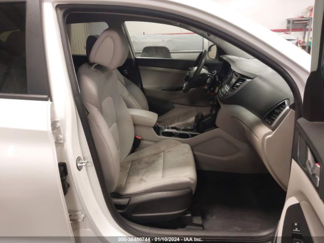 Photo 4 VIN: KM8J33A4XHU500133 - HYUNDAI TUCSON 