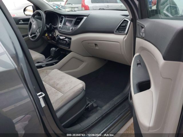 Photo 4 VIN: KM8J33A4XHU575947 - HYUNDAI TUCSON 