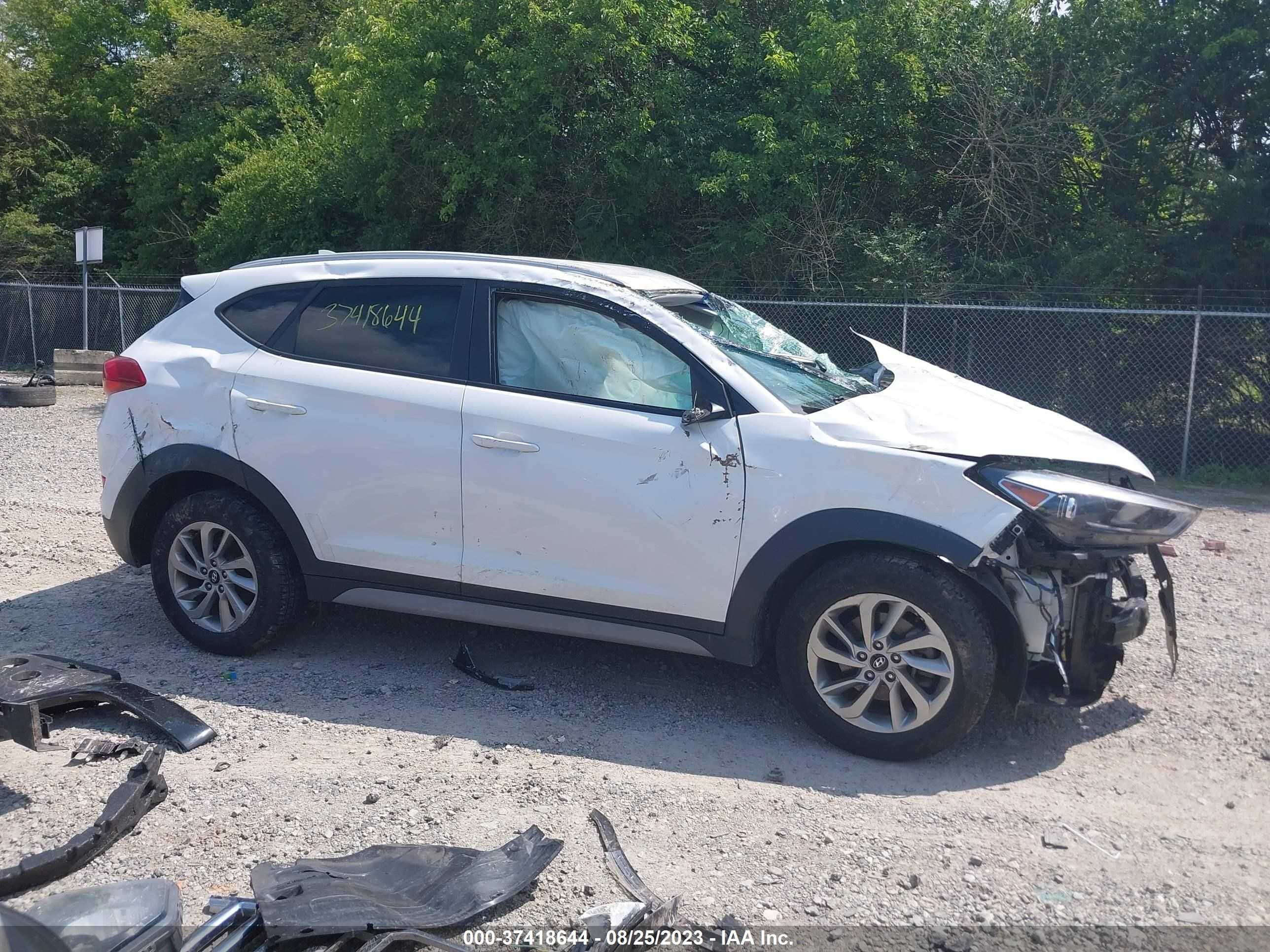 Photo 13 VIN: KM8J33A4XJU612243 - HYUNDAI TUCSON 