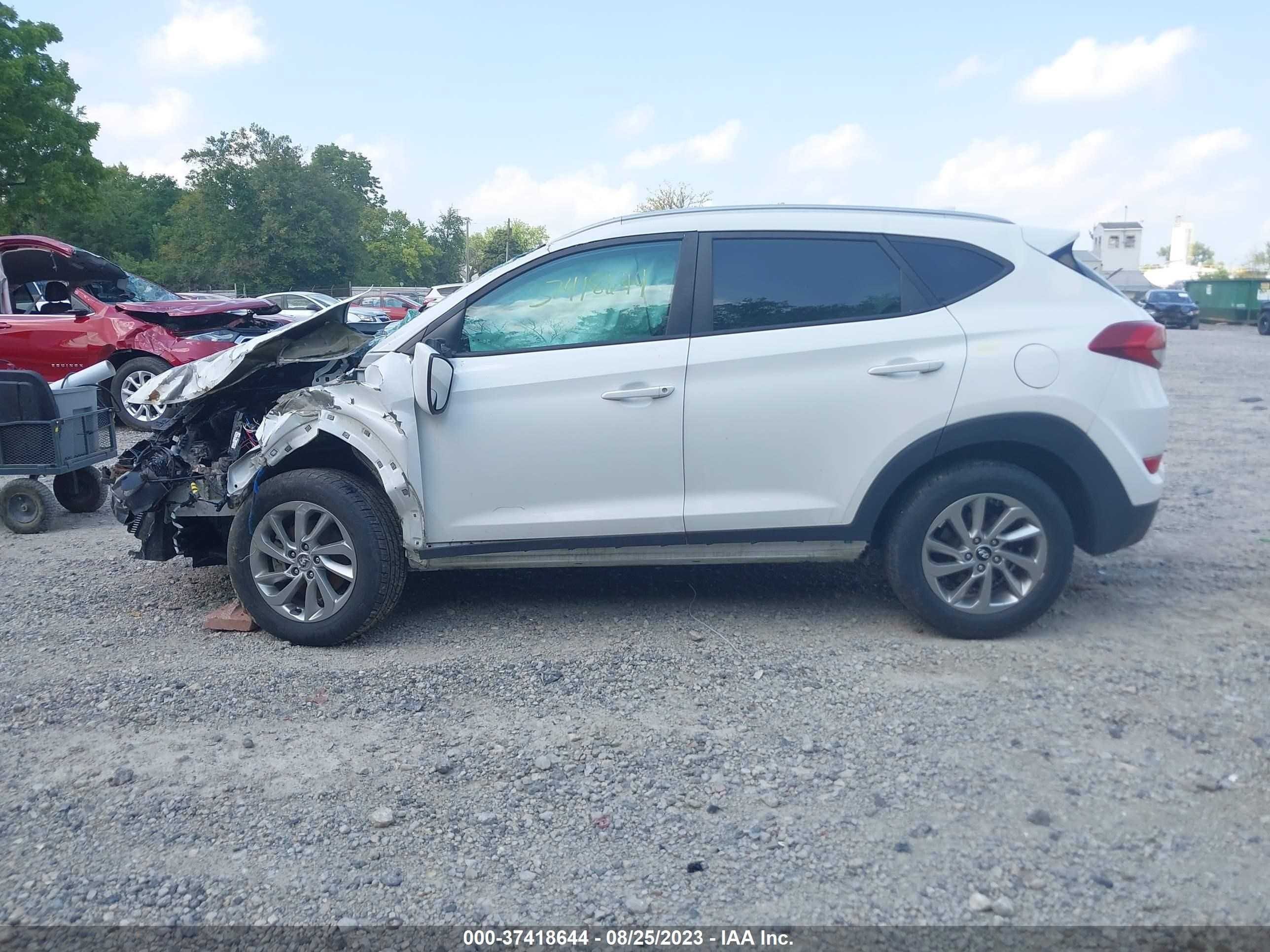 Photo 14 VIN: KM8J33A4XJU612243 - HYUNDAI TUCSON 