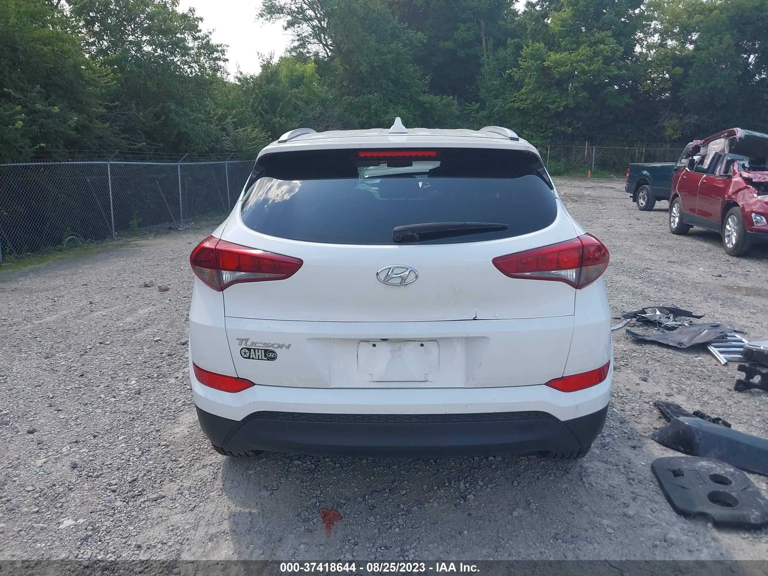 Photo 16 VIN: KM8J33A4XJU612243 - HYUNDAI TUCSON 