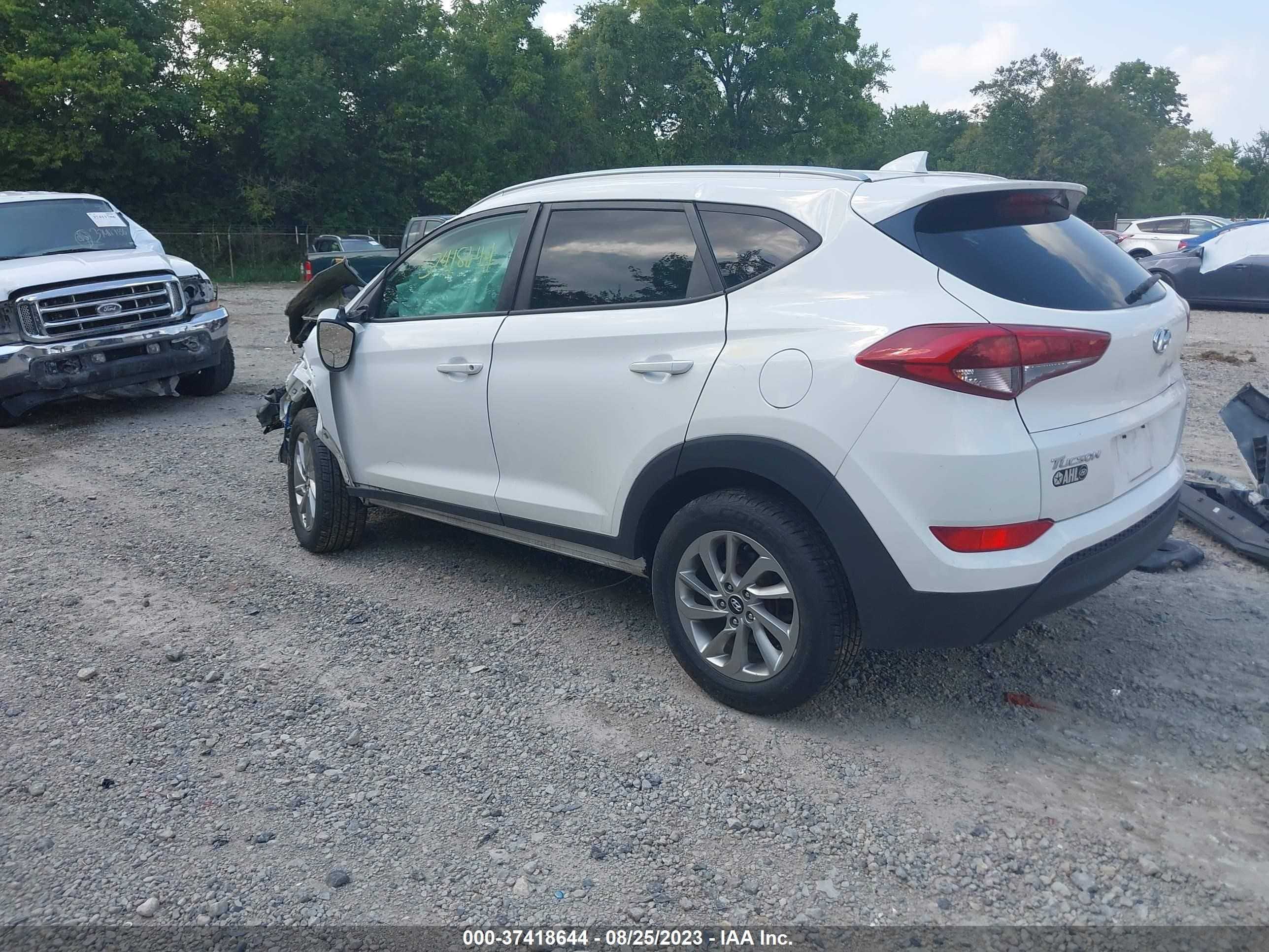 Photo 2 VIN: KM8J33A4XJU612243 - HYUNDAI TUCSON 