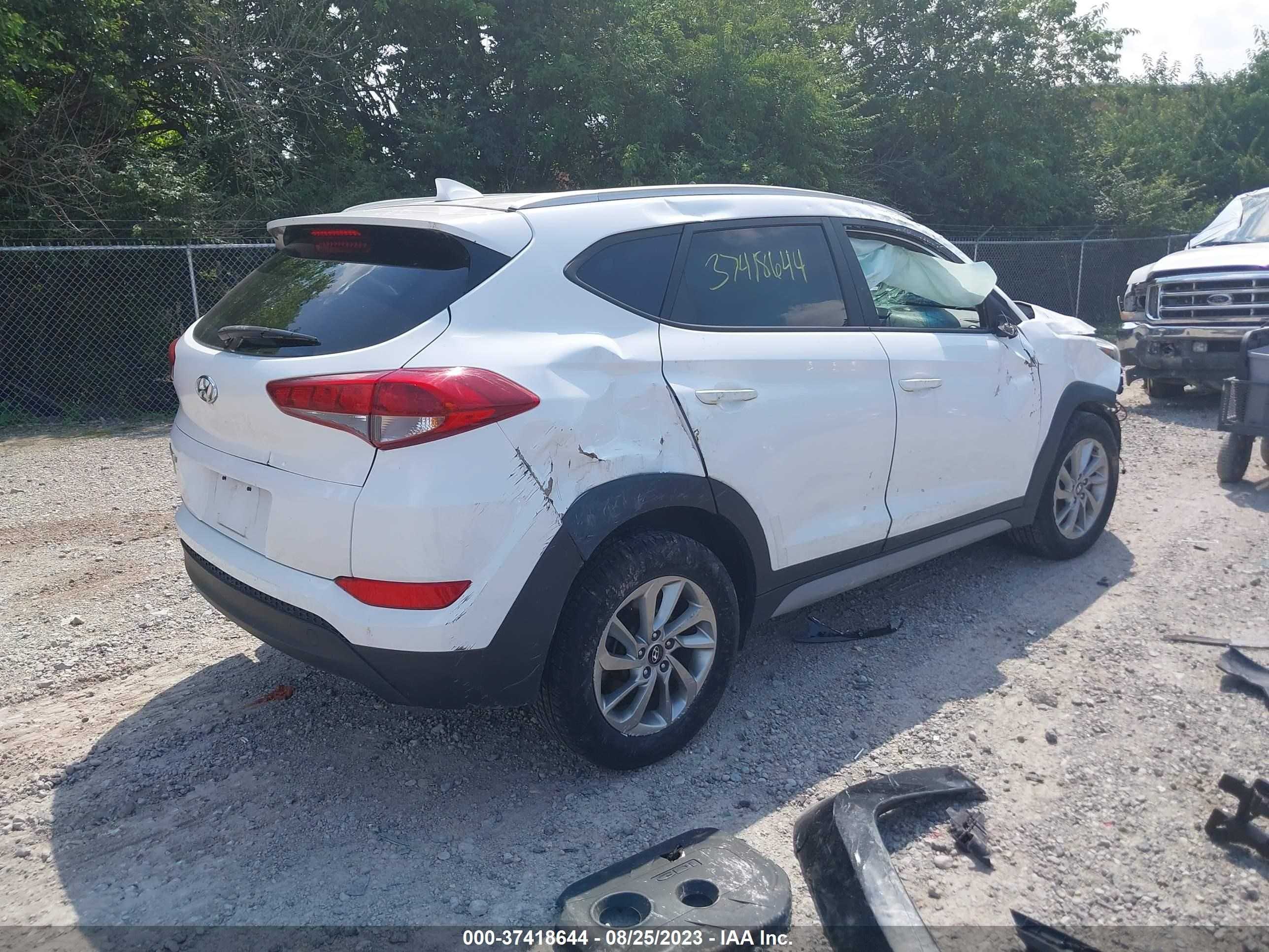 Photo 3 VIN: KM8J33A4XJU612243 - HYUNDAI TUCSON 