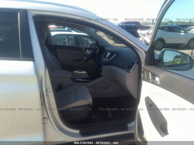 Photo 4 VIN: KM8J33A4XJU623274 - HYUNDAI TUCSON 