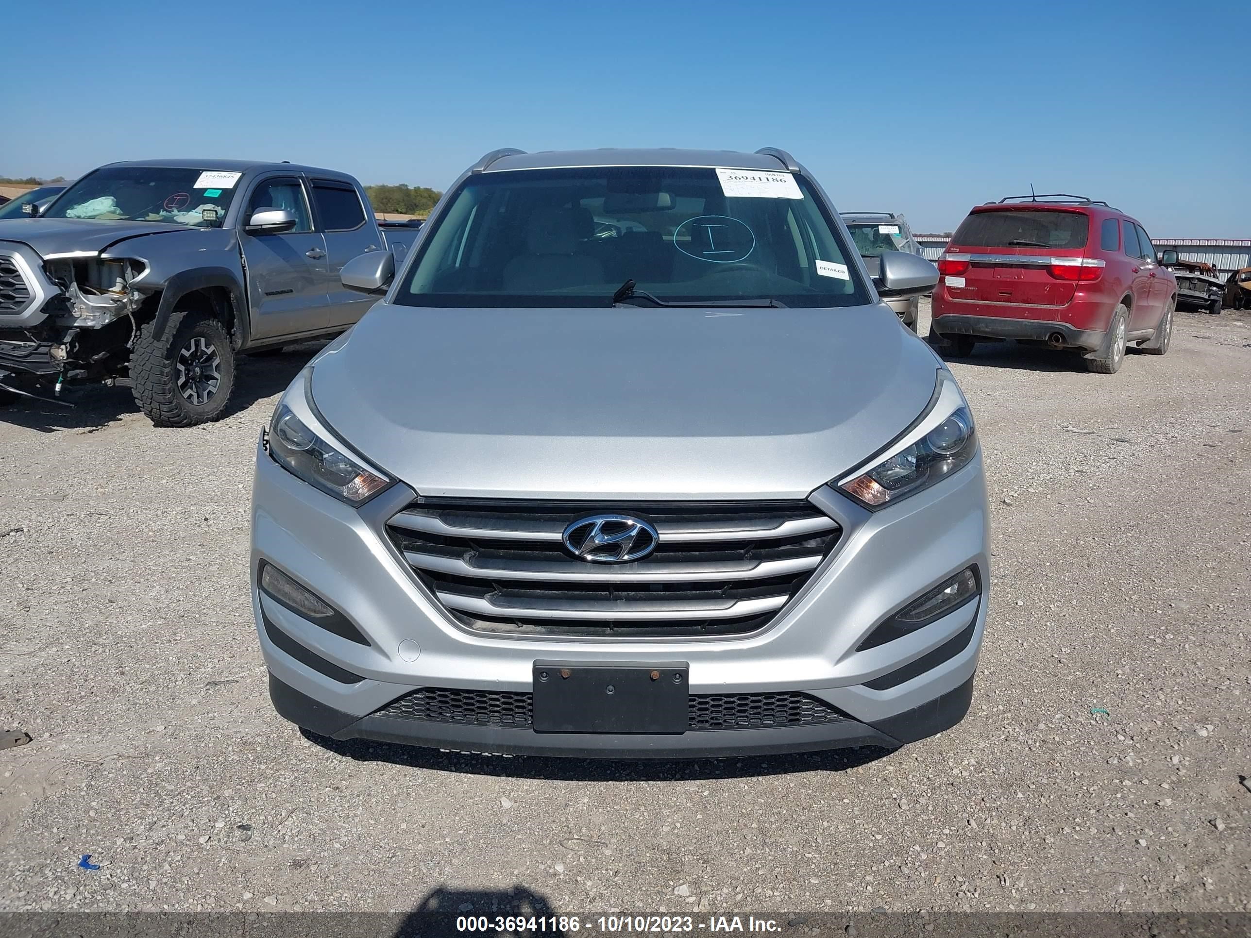 Photo 11 VIN: KM8J33A4XJU693311 - HYUNDAI TUCSON 