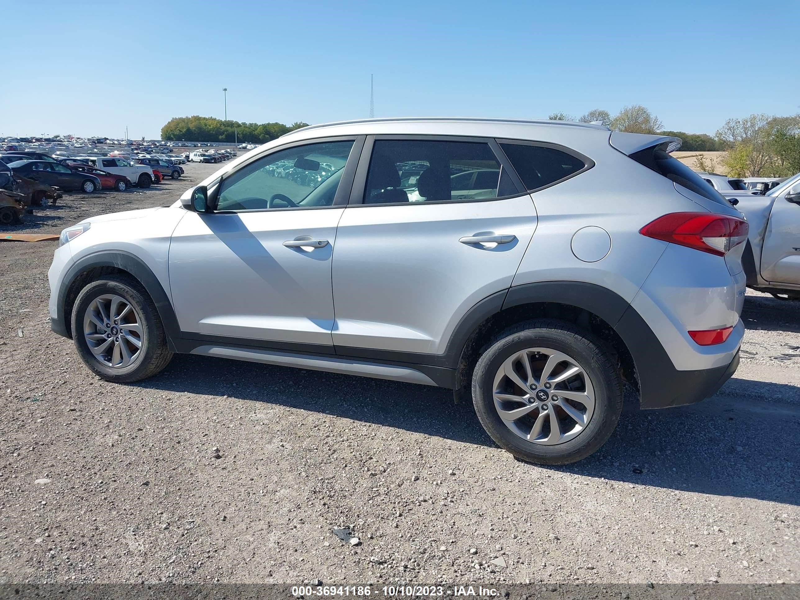 Photo 13 VIN: KM8J33A4XJU693311 - HYUNDAI TUCSON 