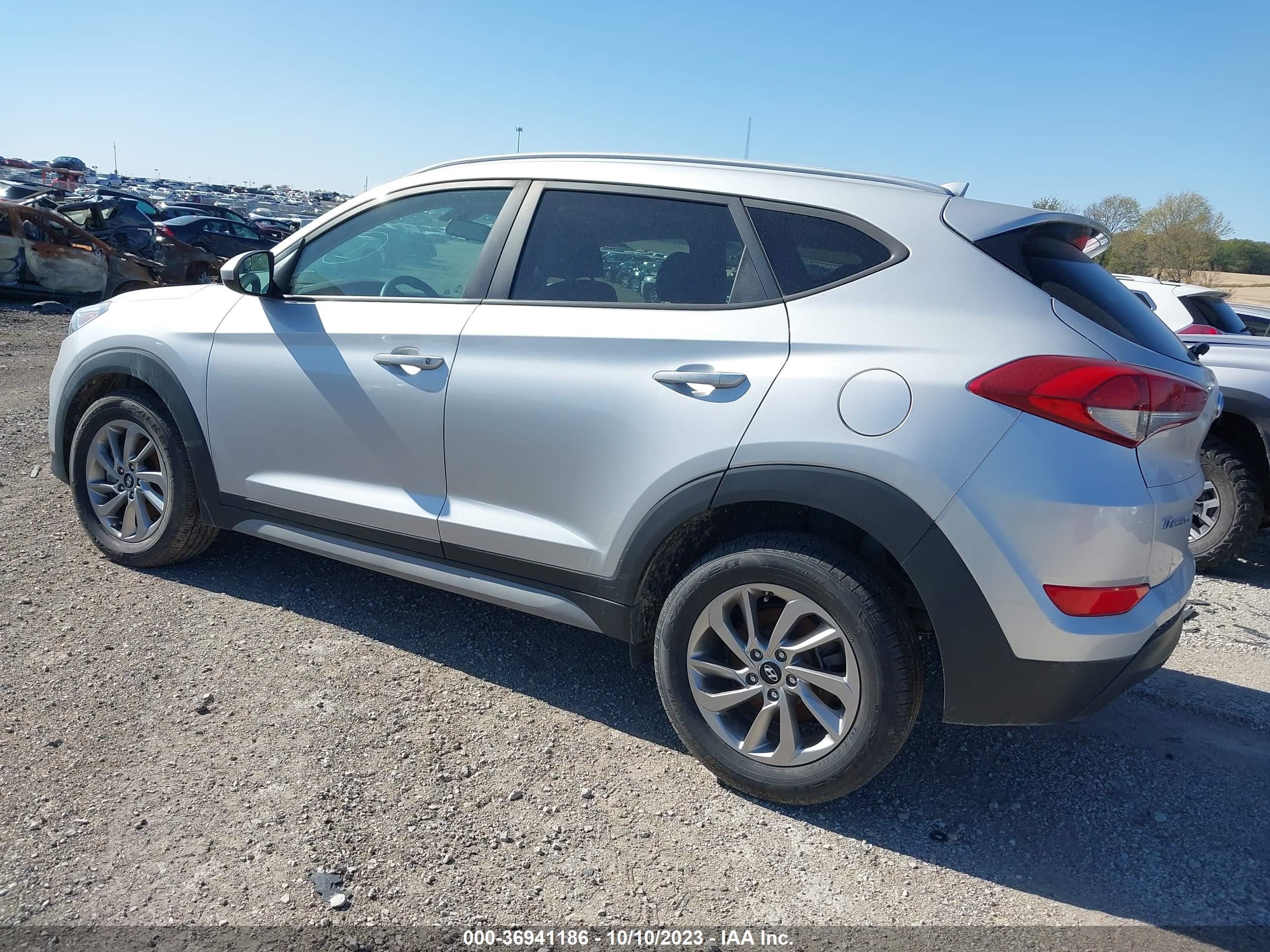 Photo 2 VIN: KM8J33A4XJU693311 - HYUNDAI TUCSON 