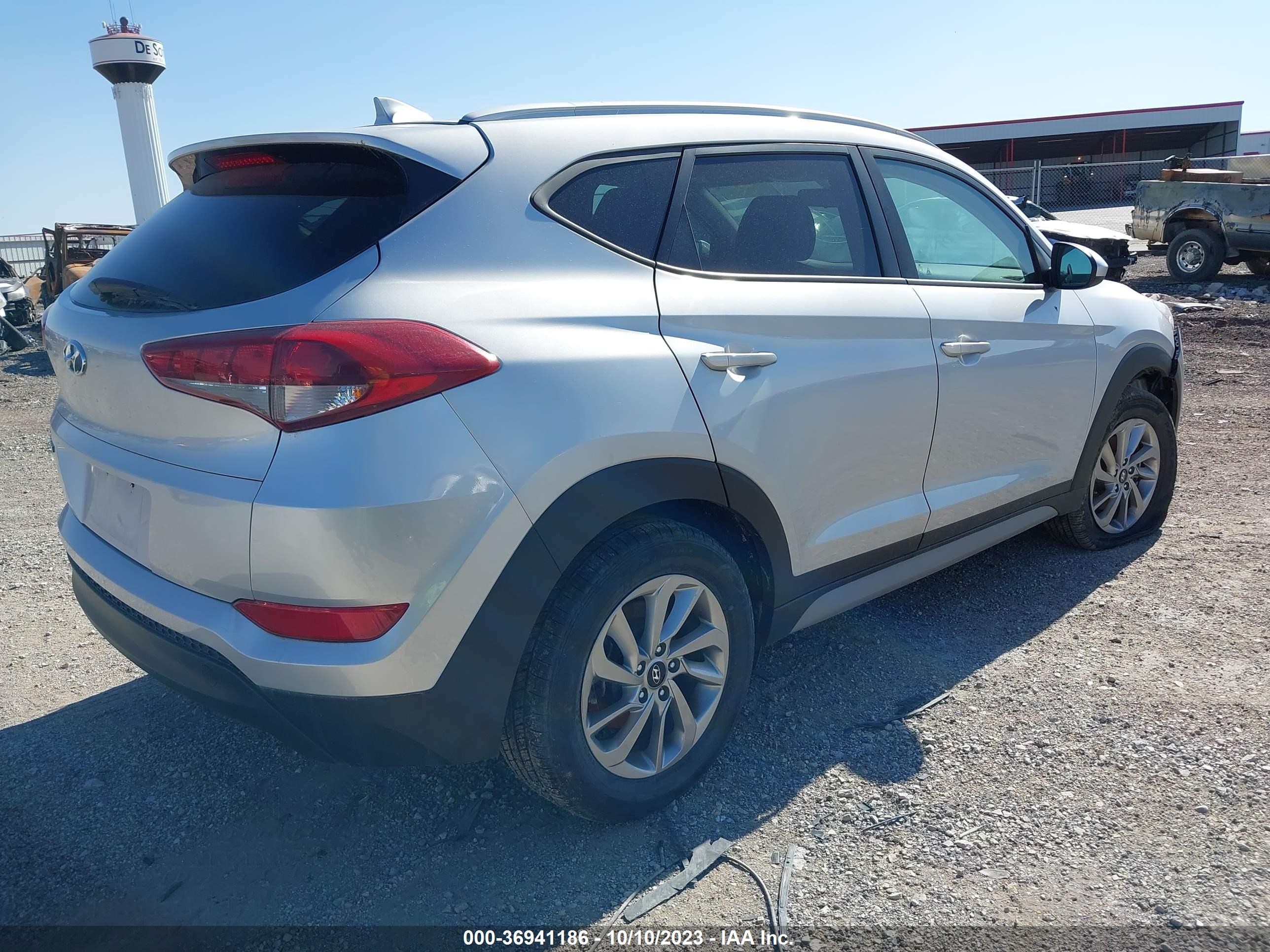 Photo 3 VIN: KM8J33A4XJU693311 - HYUNDAI TUCSON 