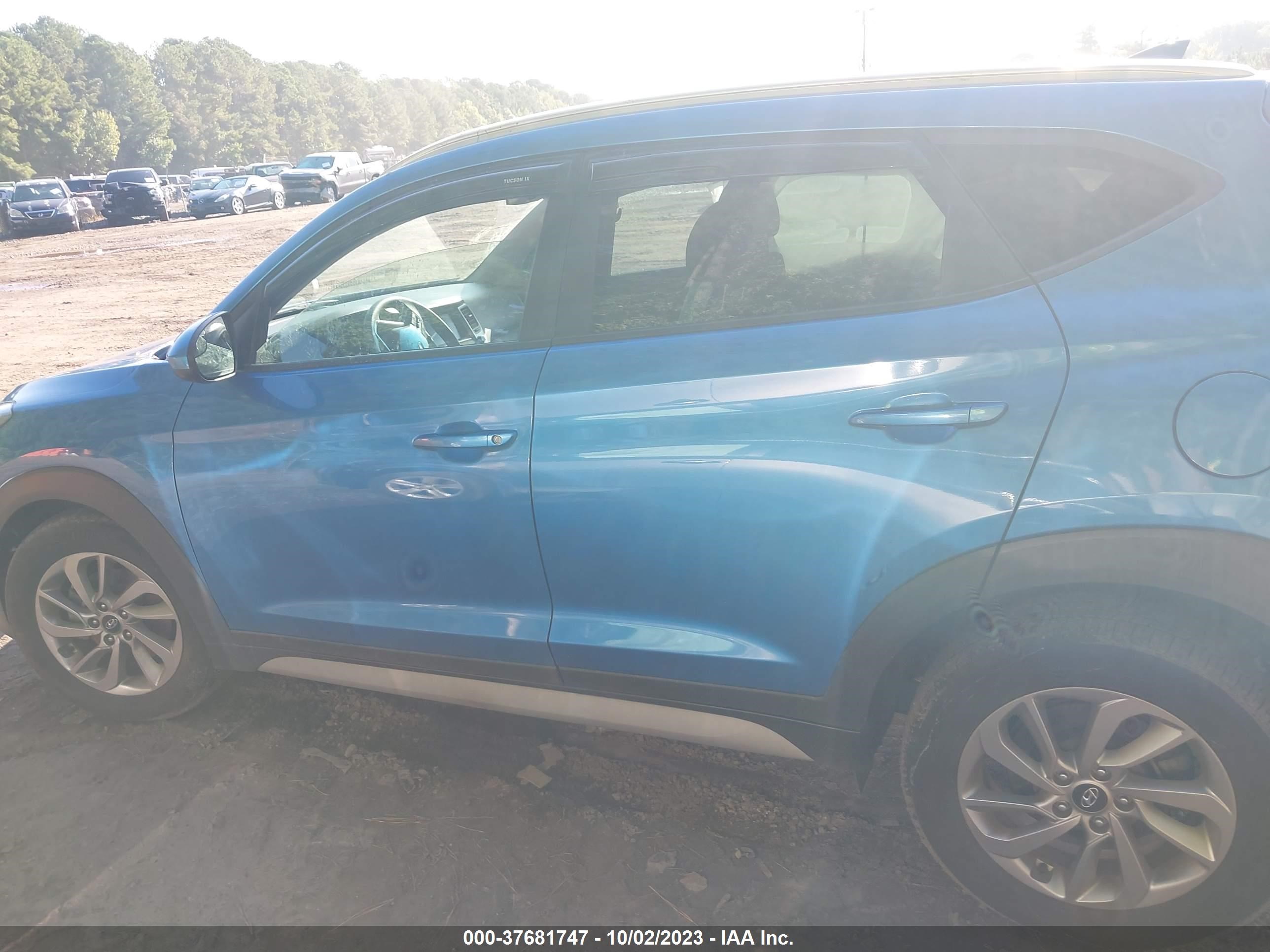 Photo 12 VIN: KM8J33A4XJU704758 - HYUNDAI TUCSON 