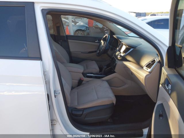 Photo 4 VIN: KM8J33AL2JU761849 - HYUNDAI TUCSON 