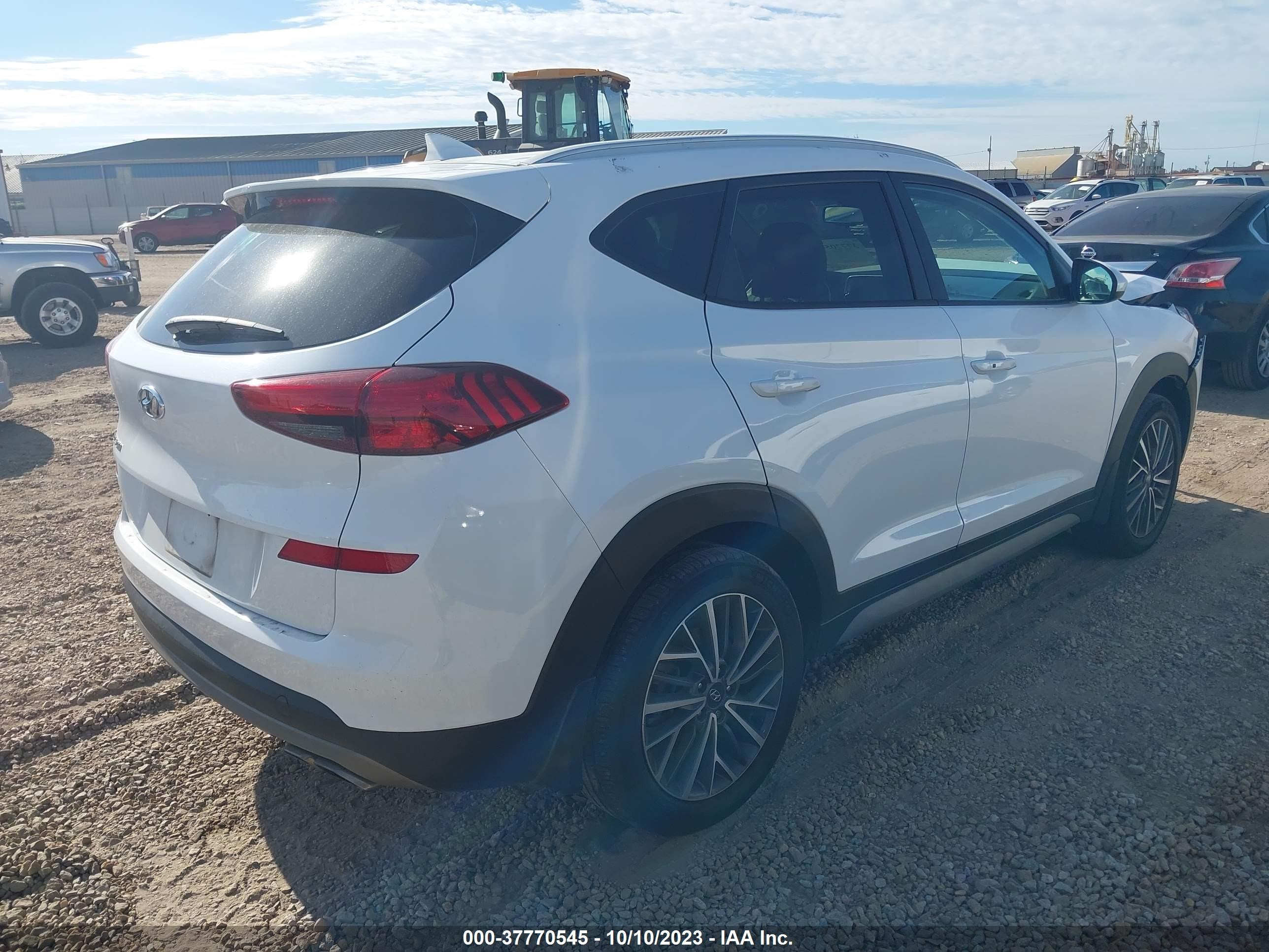 Photo 3 VIN: KM8J33AL4KU898079 - HYUNDAI TUCSON 