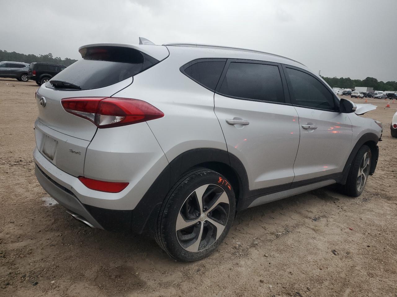 Photo 2 VIN: KM8J33AL6JU824919 - HYUNDAI TUCSON 