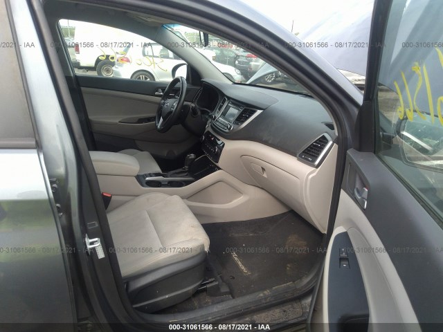 Photo 4 VIN: KM8J3CA20HU426848 - HYUNDAI TUCSON 