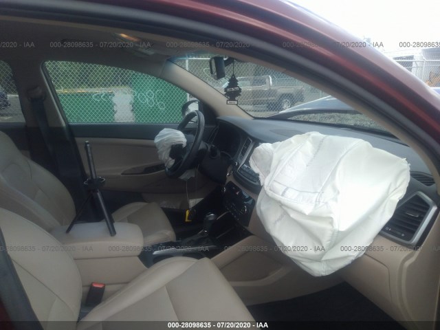 Photo 4 VIN: KM8J3CA22HU327934 - HYUNDAI TUCSON 