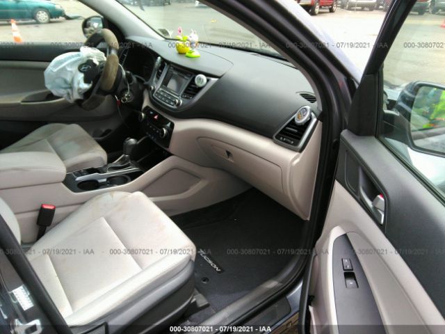 Photo 4 VIN: KM8J3CA22HU577075 - HYUNDAI TUCSON 