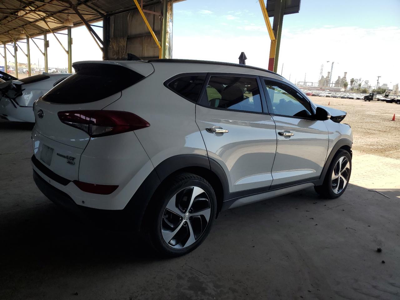 Photo 2 VIN: KM8J3CA22HU596774 - HYUNDAI TUCSON 