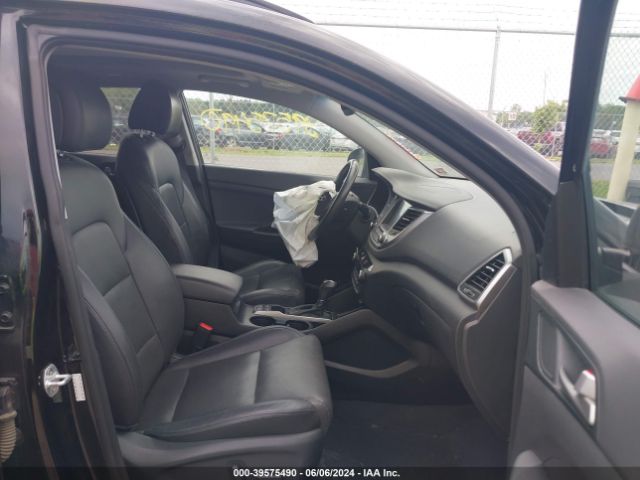 Photo 4 VIN: KM8J3CA22JU716627 - HYUNDAI TUCSON 