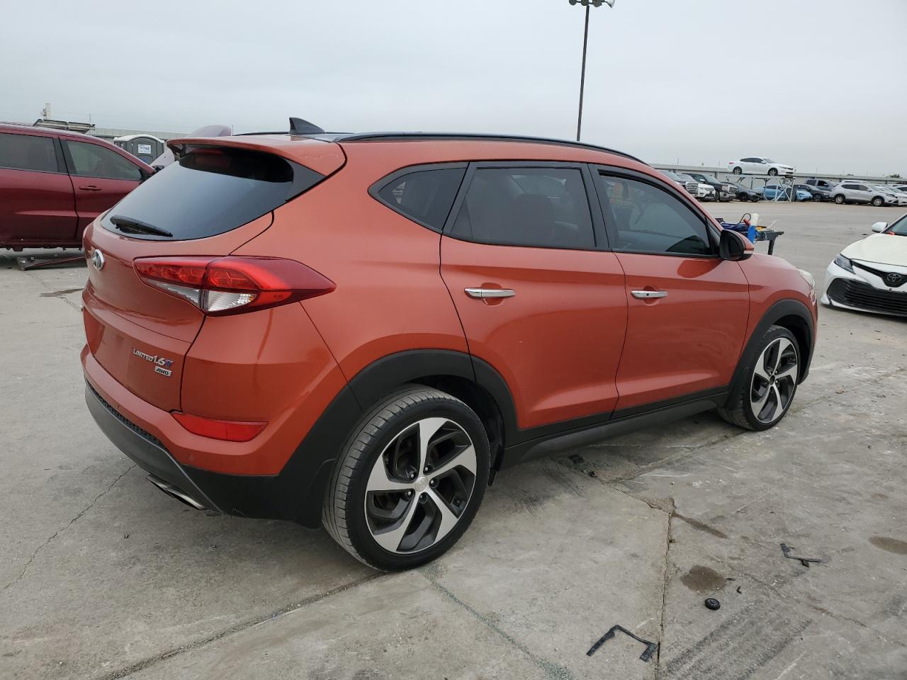 Photo 2 VIN: KM8J3CA23GU076033 - HYUNDAI TUCSON 