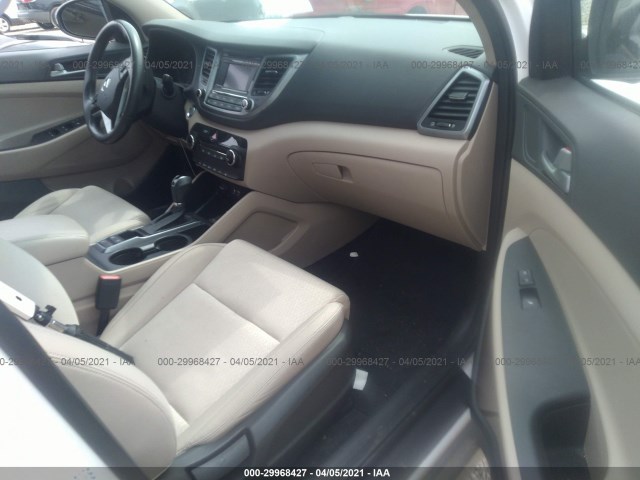 Photo 4 VIN: KM8J3CA23GU260002 - HYUNDAI TUCSON 