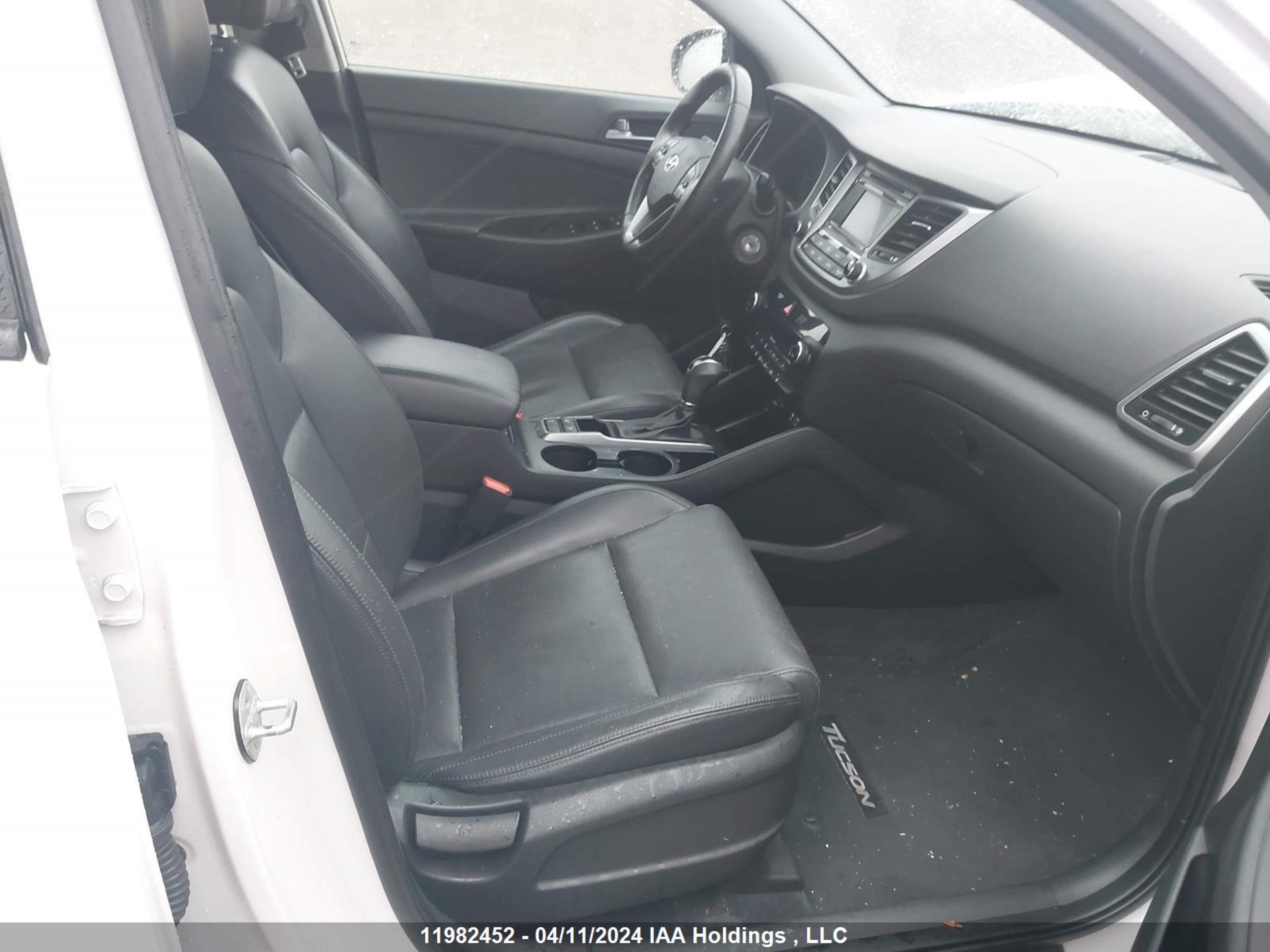 Photo 4 VIN: KM8J3CA23HU333001 - HYUNDAI TUCSON 