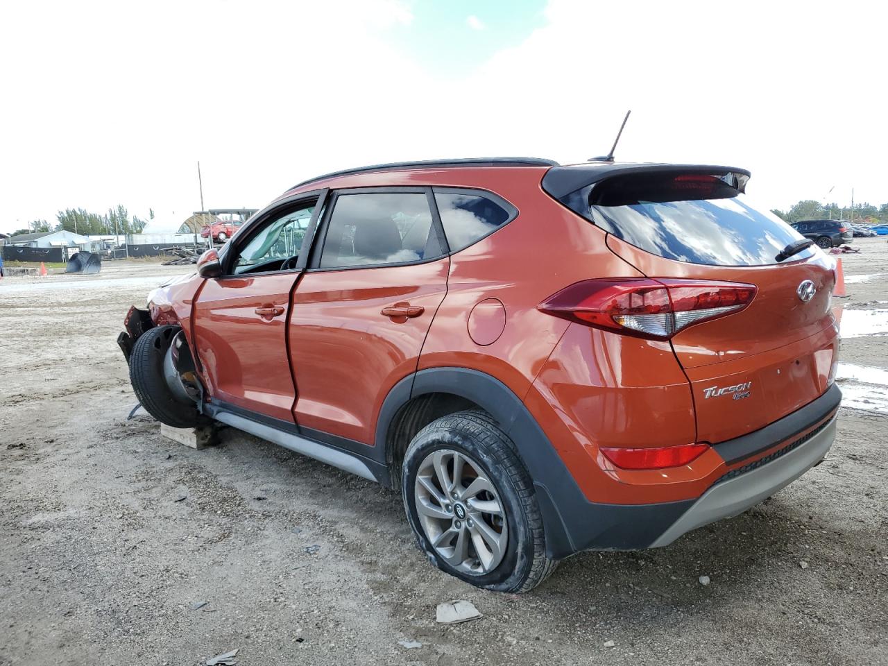 Photo 1 VIN: KM8J3CA23HU576646 - HYUNDAI TUCSON 