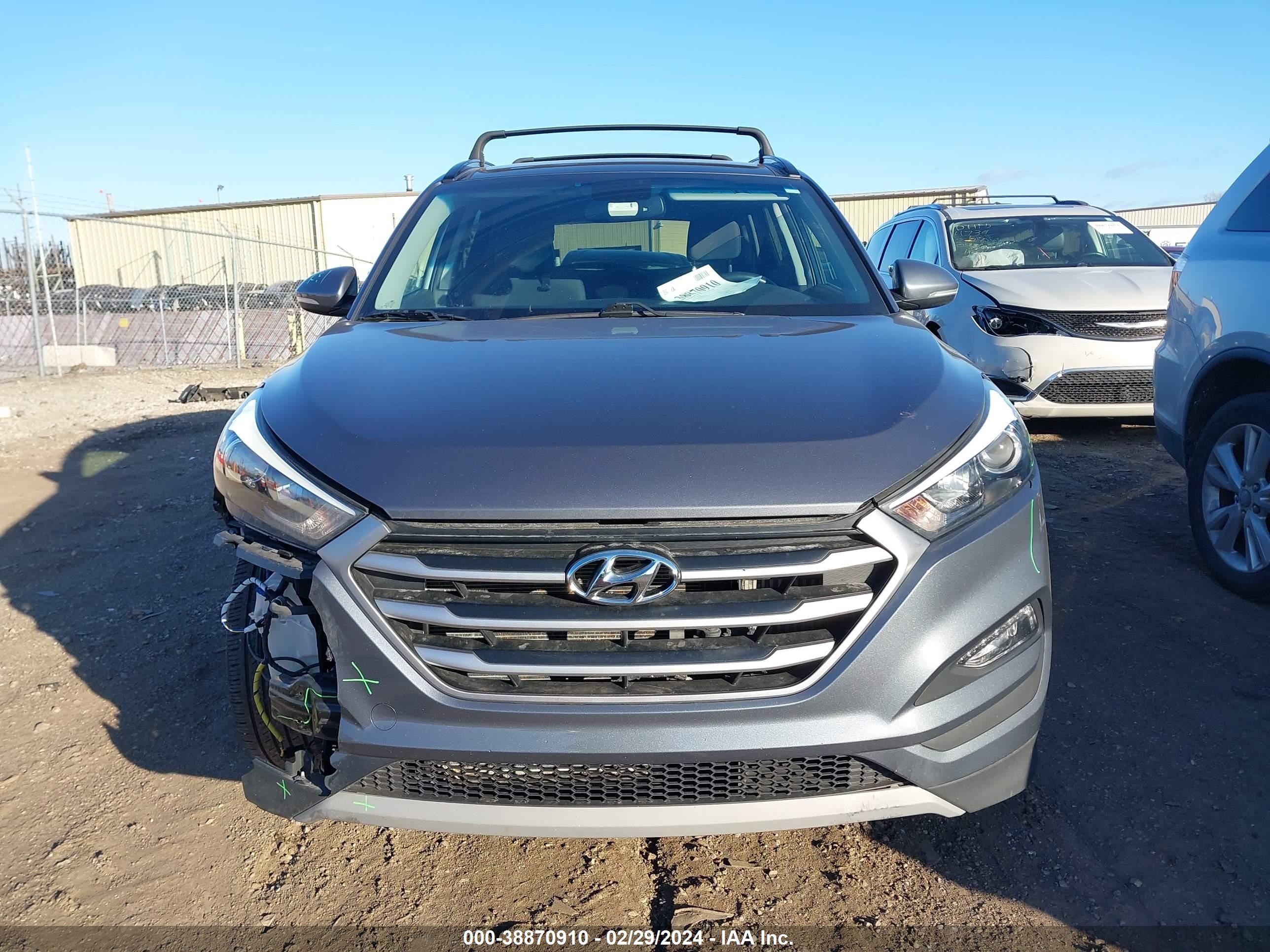 Photo 11 VIN: KM8J3CA24JU754814 - HYUNDAI TUCSON 