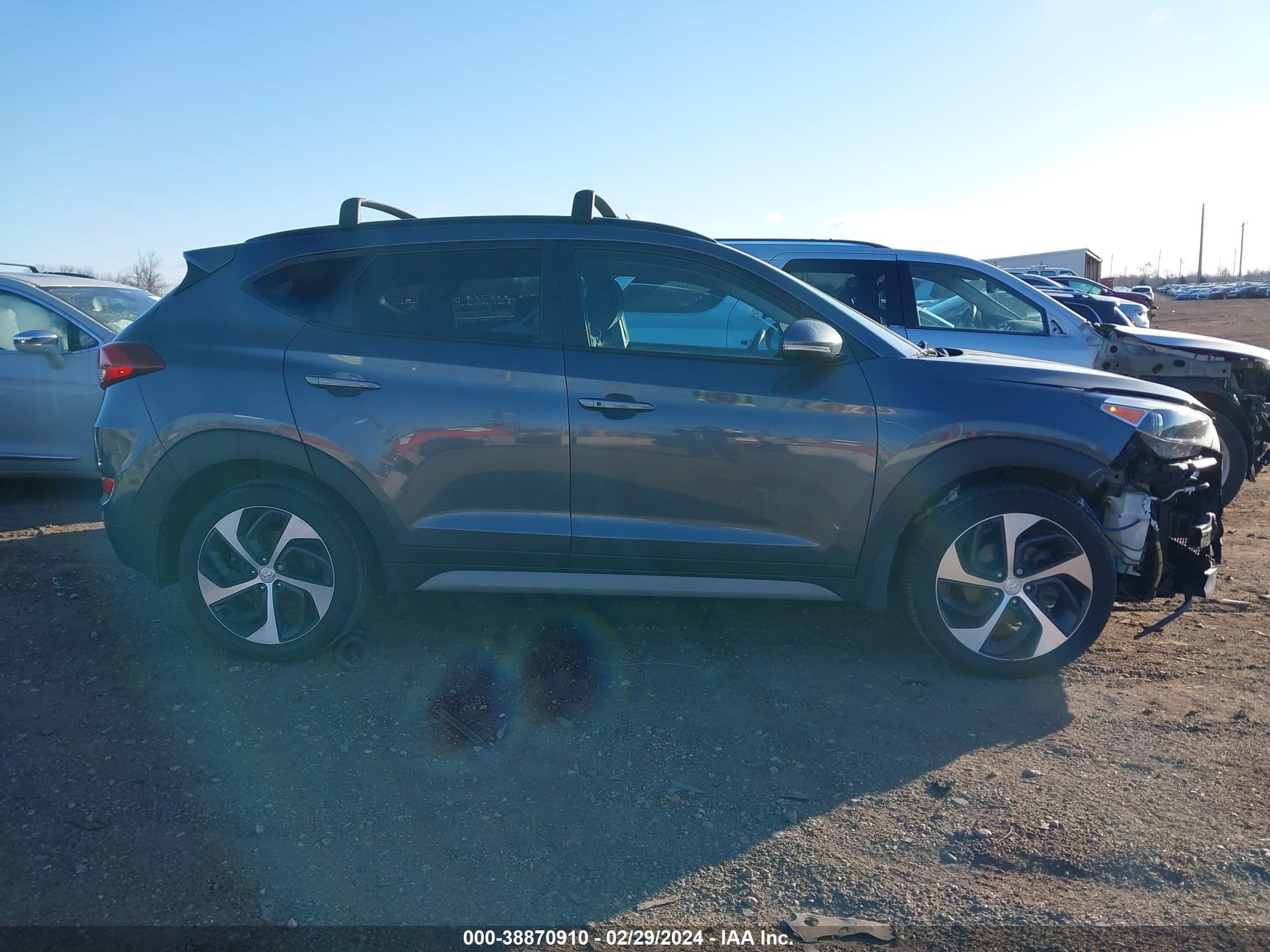 Photo 12 VIN: KM8J3CA24JU754814 - HYUNDAI TUCSON 