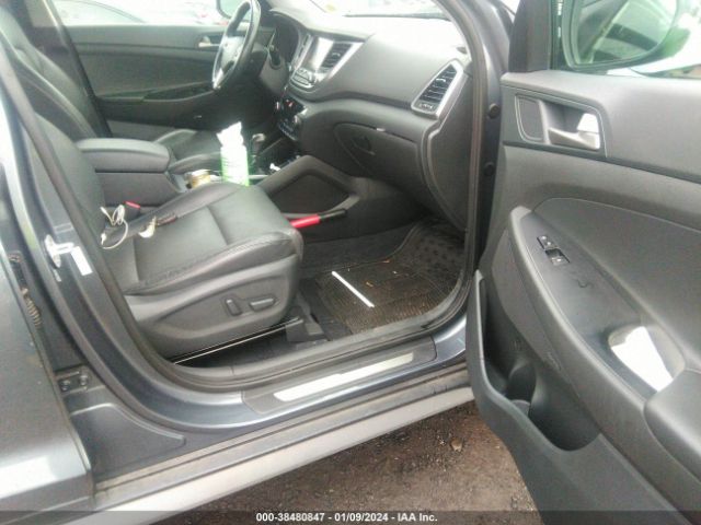 Photo 4 VIN: KM8J3CA24JU824618 - HYUNDAI TUCSON 