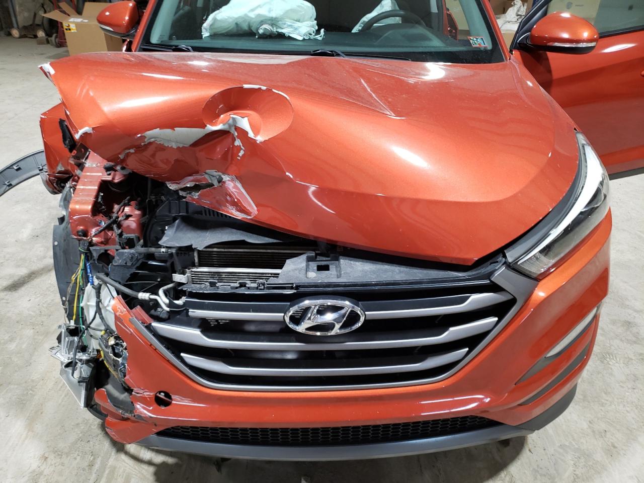 Photo 10 VIN: KM8J3CA25GU157826 - HYUNDAI TUCSON 