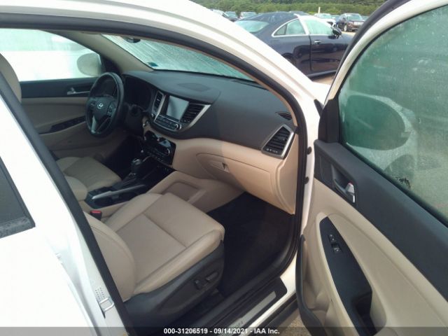 Photo 4 VIN: KM8J3CA25HU326597 - HYUNDAI TUCSON 