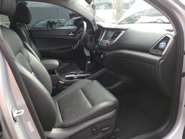 Photo 4 VIN: KM8J3CA25HU383785 - HYUNDAI TUCSON LIM 