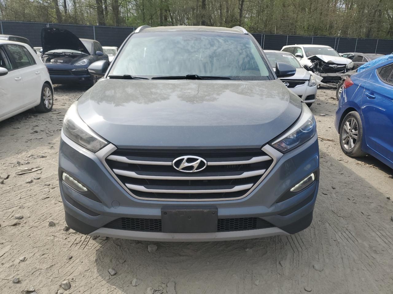 Photo 4 VIN: KM8J3CA25HU506551 - HYUNDAI TUCSON 