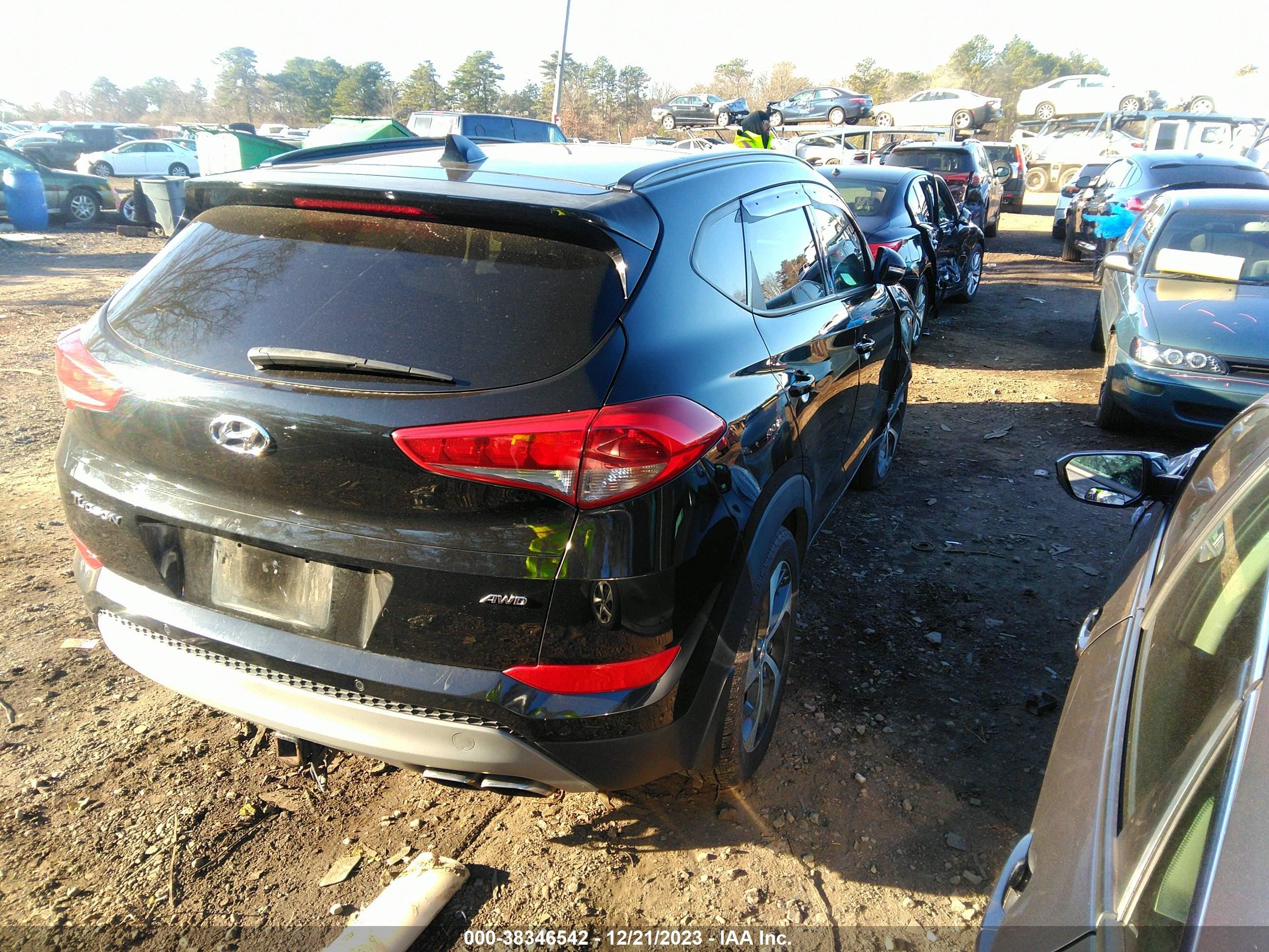 Photo 3 VIN: KM8J3CA25JU678228 - HYUNDAI TUCSON 