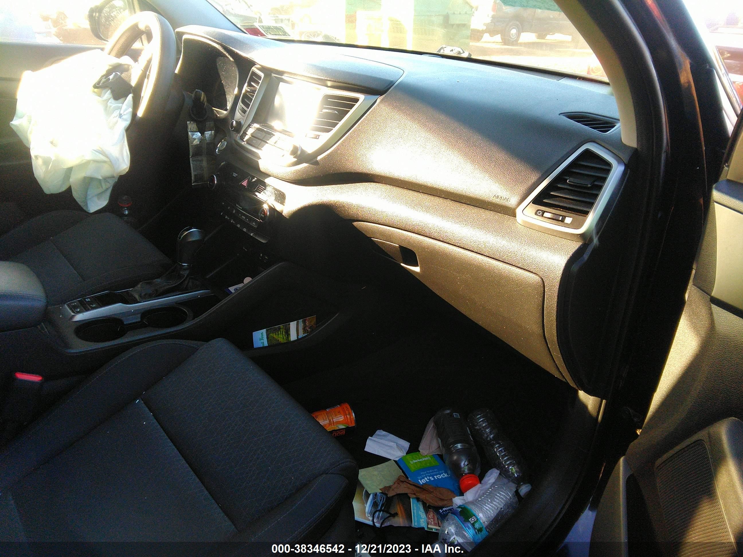 Photo 4 VIN: KM8J3CA25JU678228 - HYUNDAI TUCSON 