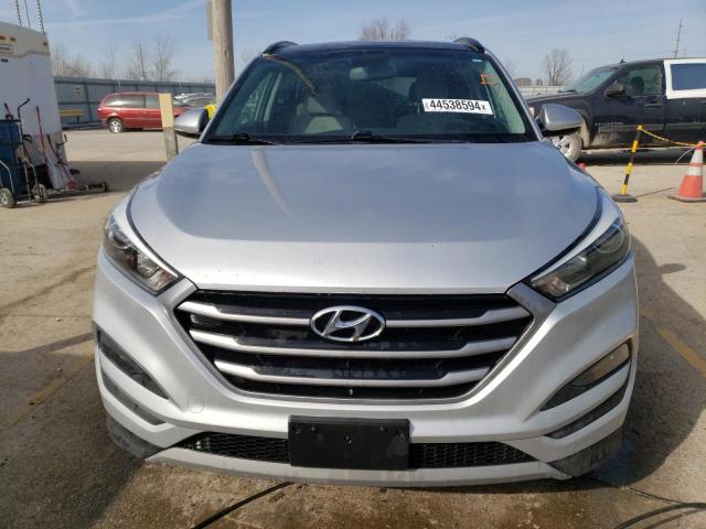 Photo 4 VIN: KM8J3CA25JU799616 - HYUNDAI TUCSON 