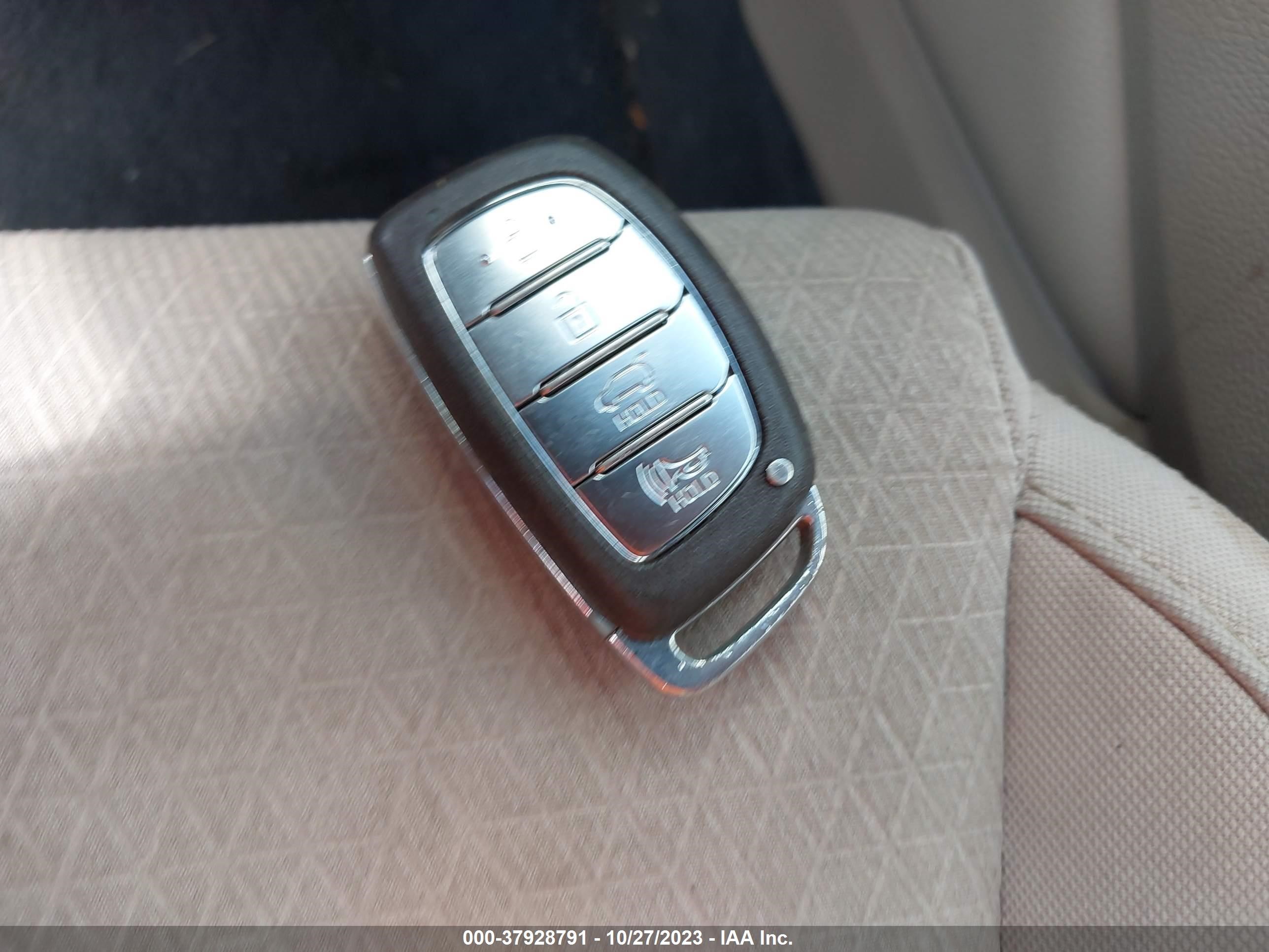 Photo 10 VIN: KM8J3CA26GU052597 - HYUNDAI TUCSON 