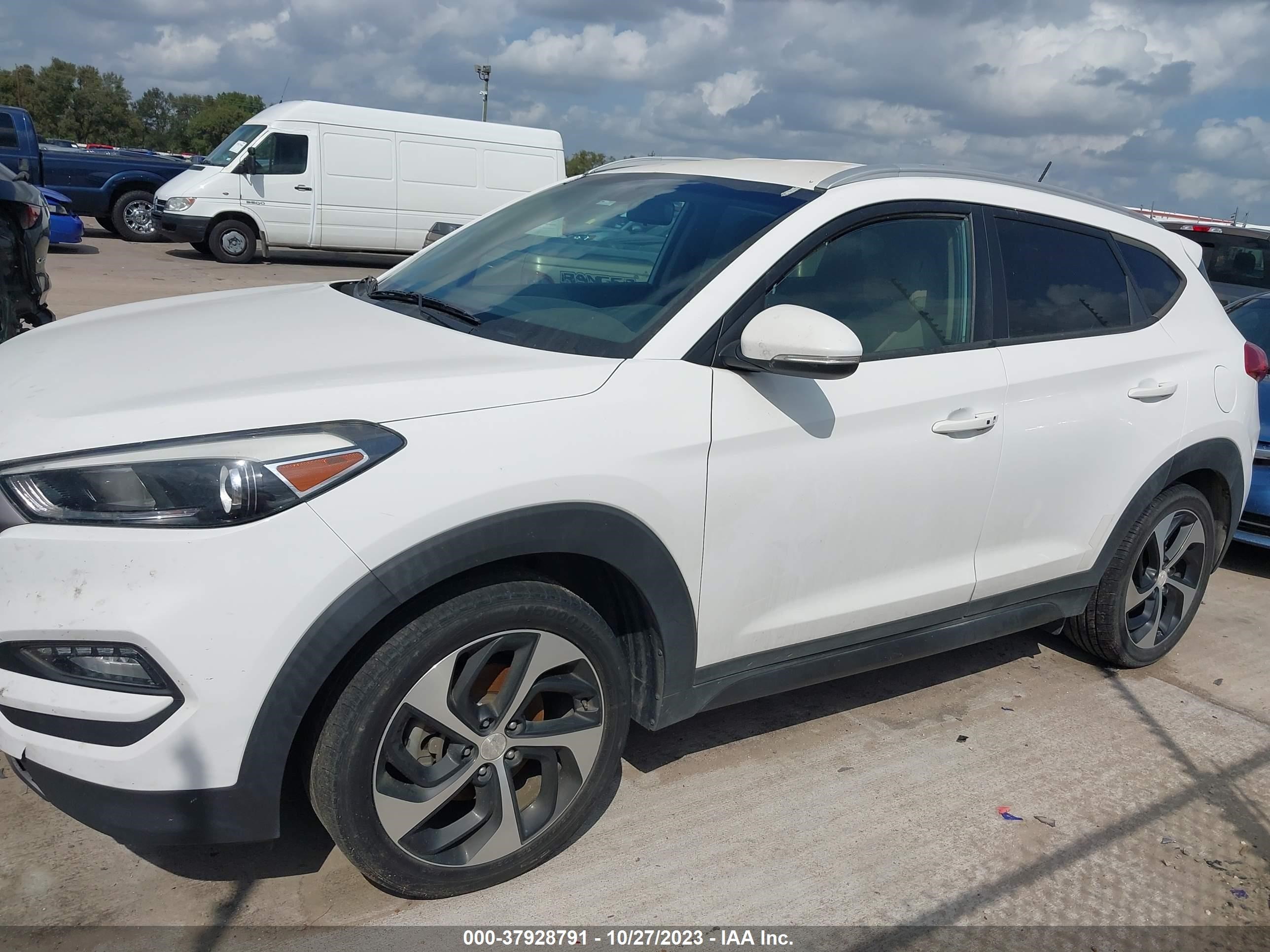 Photo 13 VIN: KM8J3CA26GU052597 - HYUNDAI TUCSON 