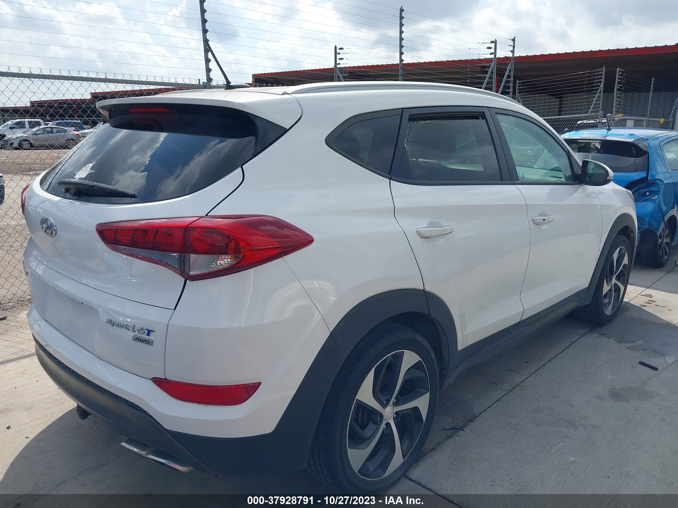 Photo 3 VIN: KM8J3CA26GU052597 - HYUNDAI TUCSON 