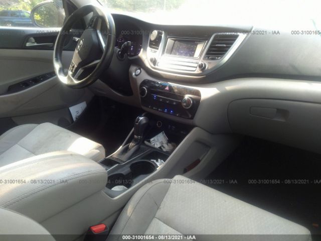 Photo 4 VIN: KM8J3CA26HU332358 - HYUNDAI TUCSON 