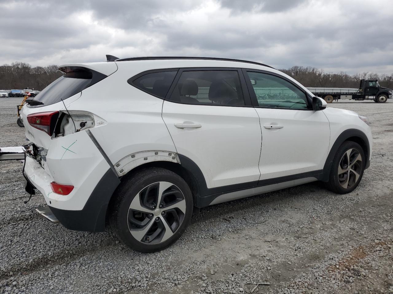 Photo 2 VIN: KM8J3CA26JU755320 - HYUNDAI TUCSON 