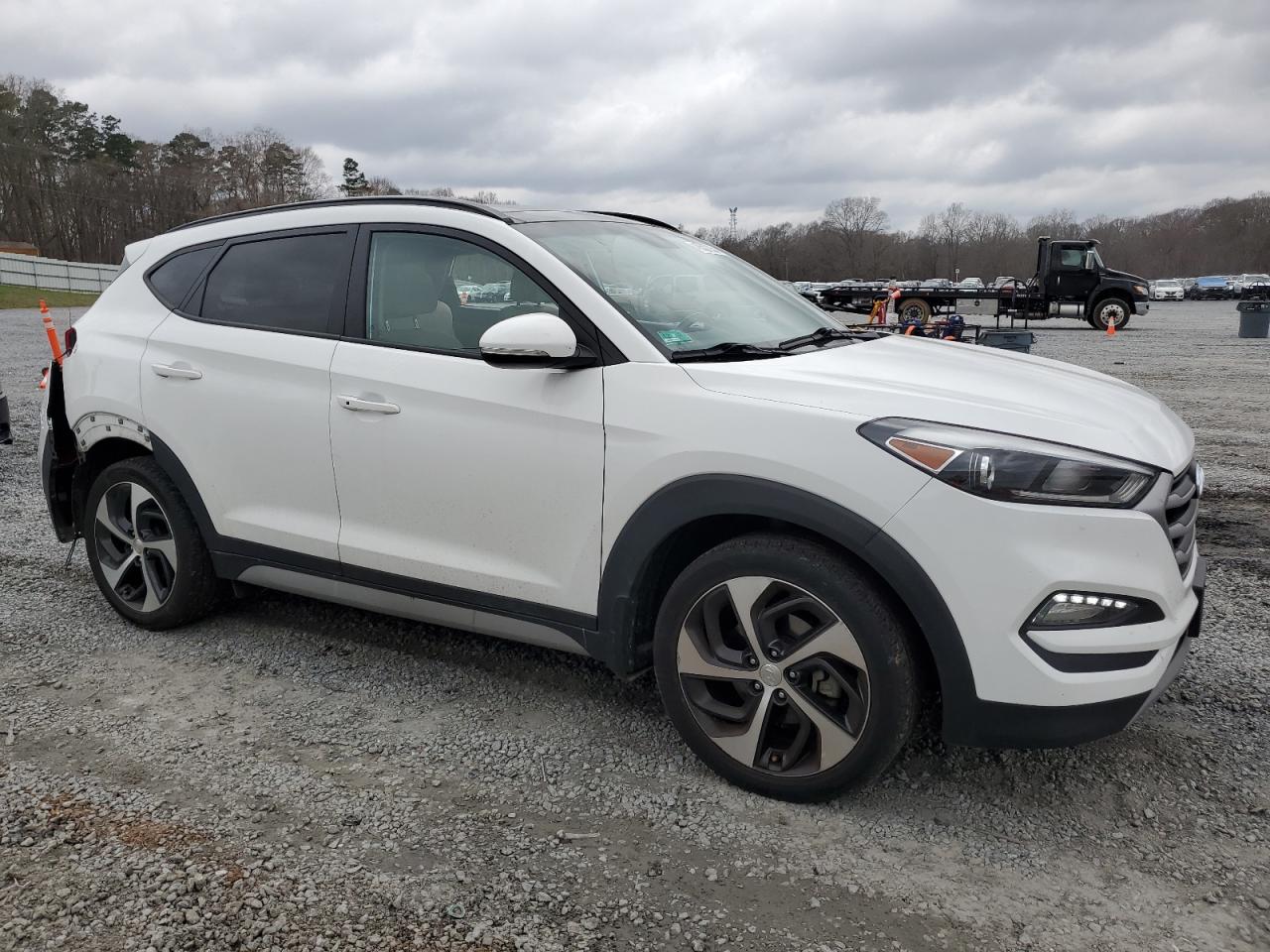 Photo 3 VIN: KM8J3CA26JU755320 - HYUNDAI TUCSON 