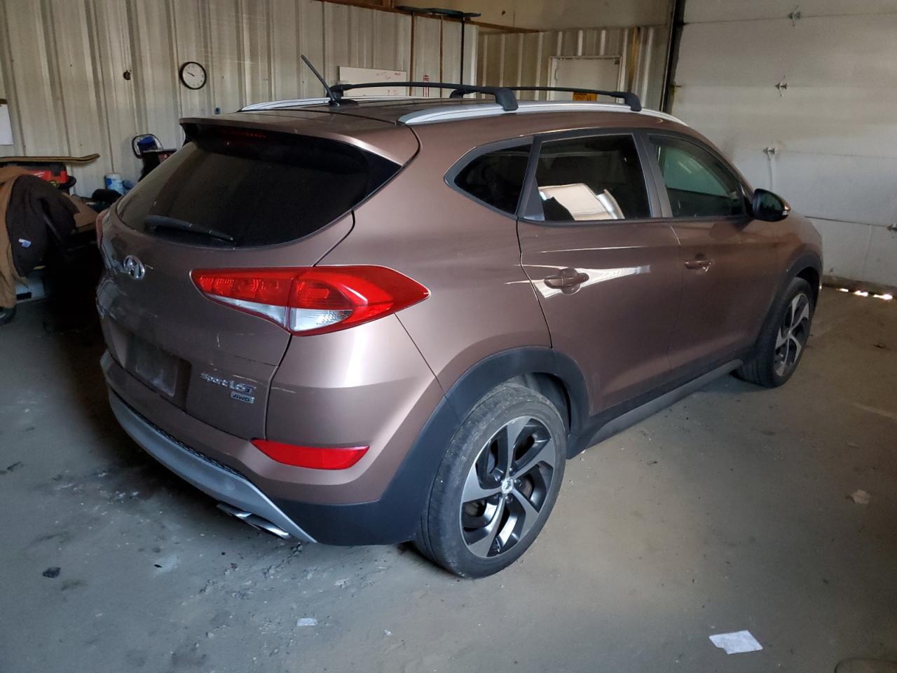 Photo 2 VIN: KM8J3CA27HU340484 - HYUNDAI TUCSON 