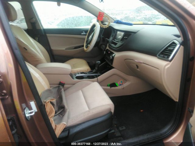 Photo 4 VIN: KM8J3CA27HU387112 - HYUNDAI TUCSON 