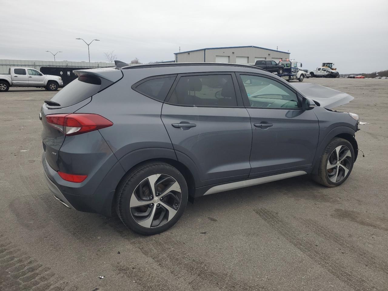 Photo 2 VIN: KM8J3CA27JU647403 - HYUNDAI TUCSON 