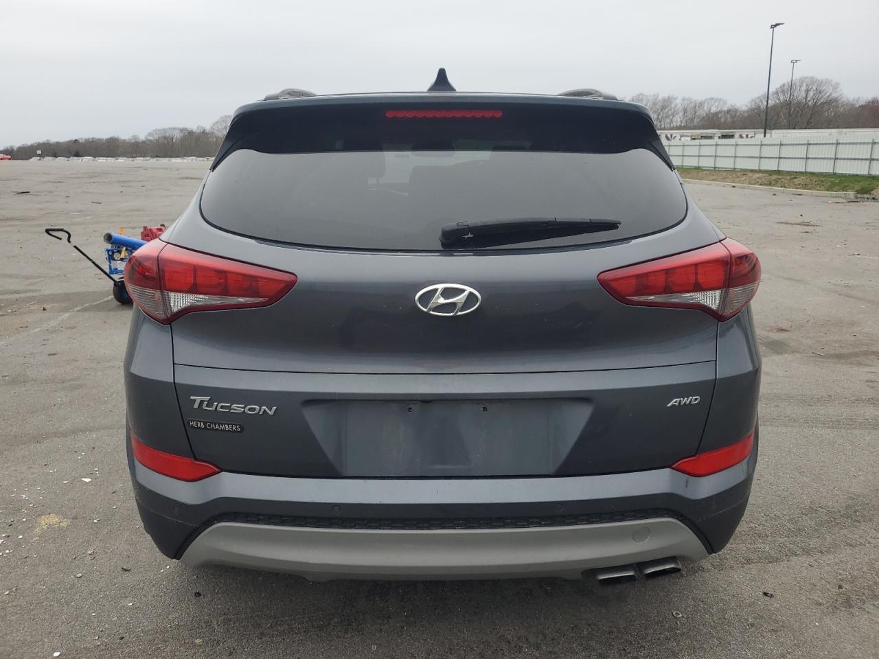 Photo 5 VIN: KM8J3CA27JU647403 - HYUNDAI TUCSON 